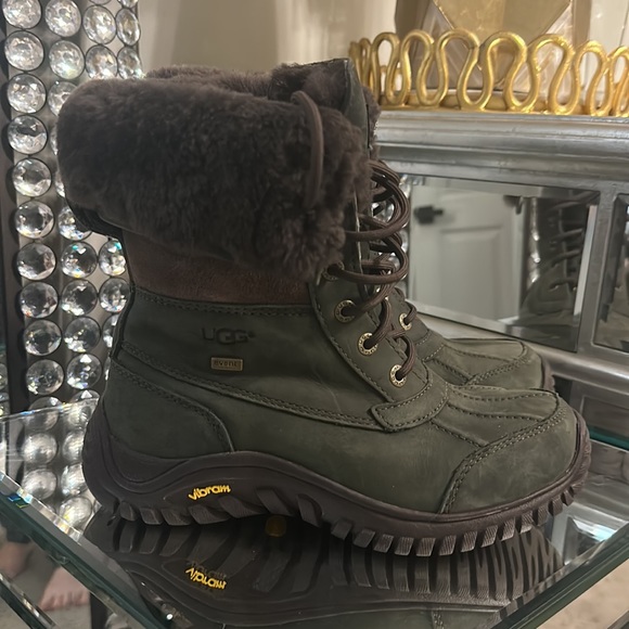 **SOLD ON EBAY**UGG Adirondack ll waterproof women’s green & brown snow boots - Picture 2 of 10